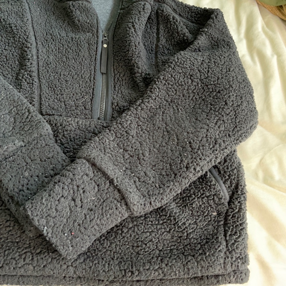 Black v neck pullover jacket